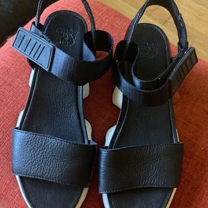 NWOB Sorel Kinetic black leather sandals 7.5